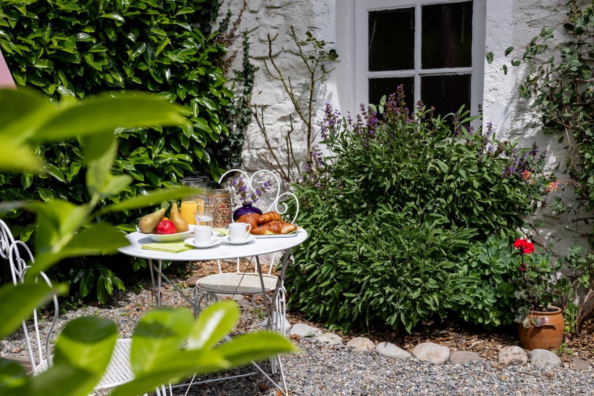Gites Libellule At Auberge De L'Arac, Bar, Restaurant Aleu Exterior photo