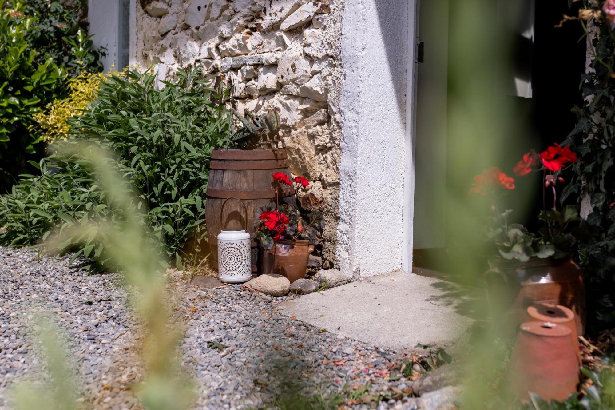 Gites Libellule At Auberge De L'Arac, Bar, Restaurant Aleu Exterior photo